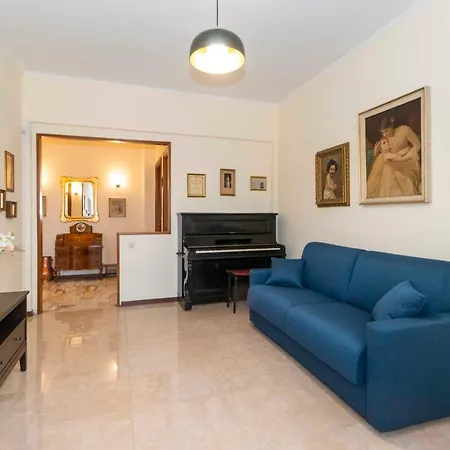 Tesoriera Comfy In Turin