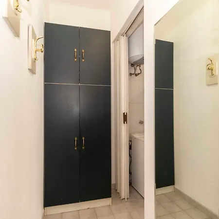 Tesoriera Comfy In Apartman